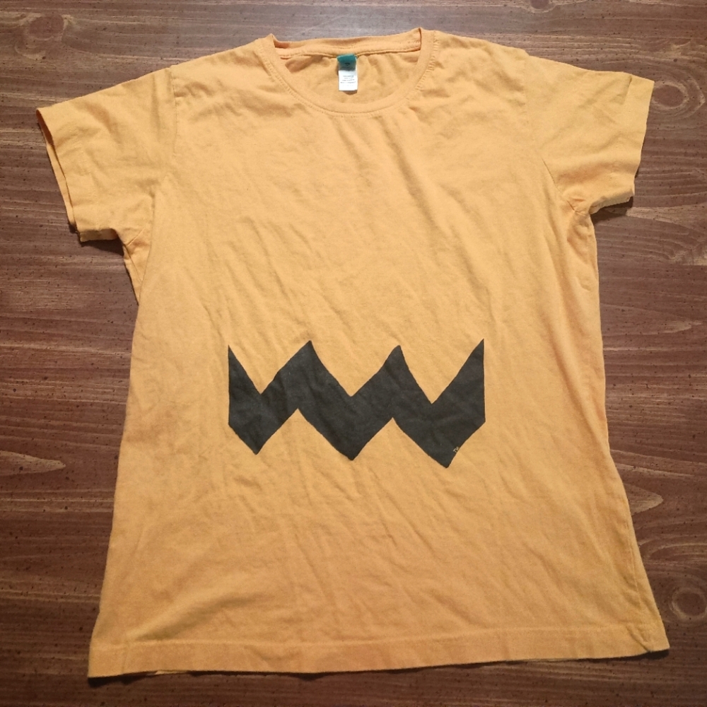CHARLIE BROWN T-SHIRT - Women's Large //  Peanuts cosplay yellow tee shirt
